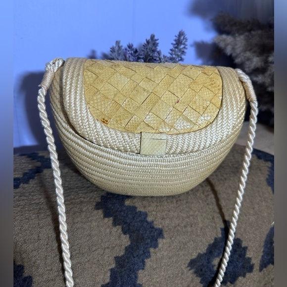Vintage straw crossbody bag - Picture 3 of 9